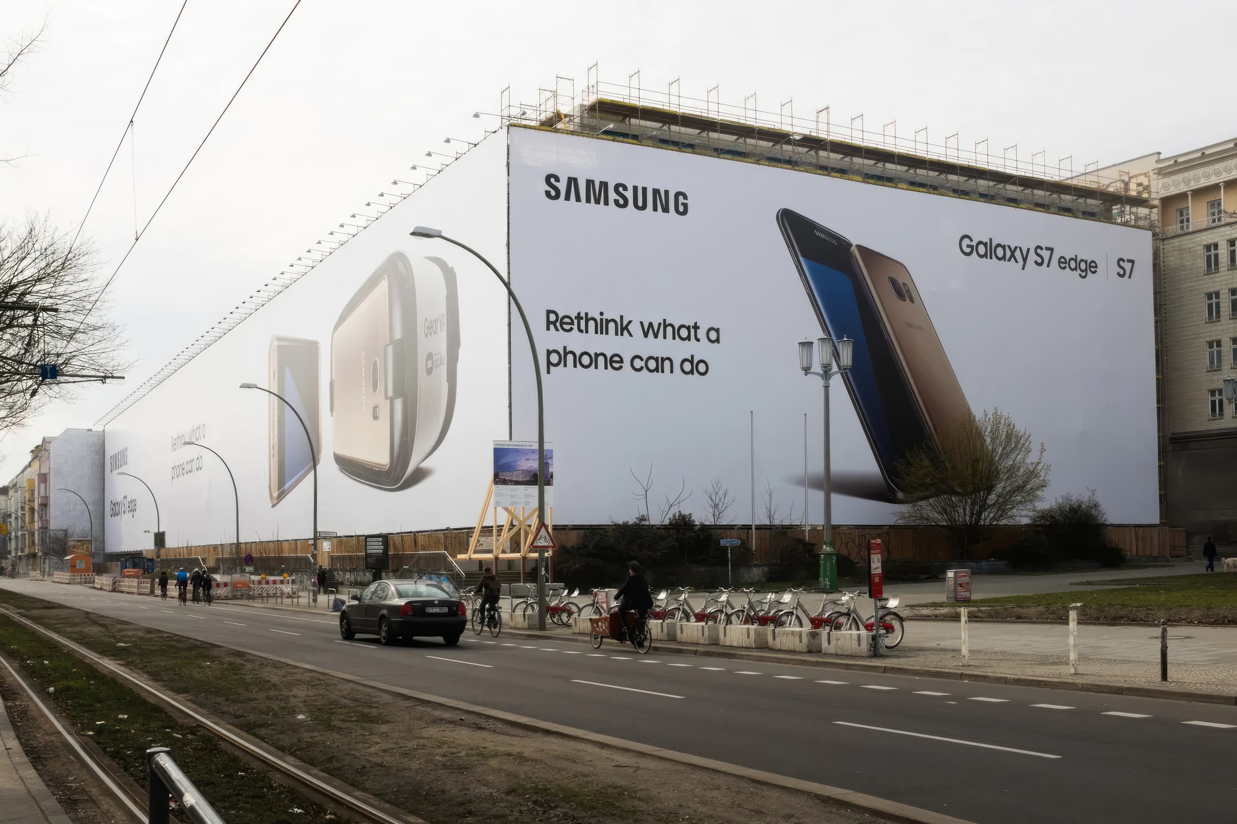 ST-Samsung-Sharp-Sans-Billboard-S7